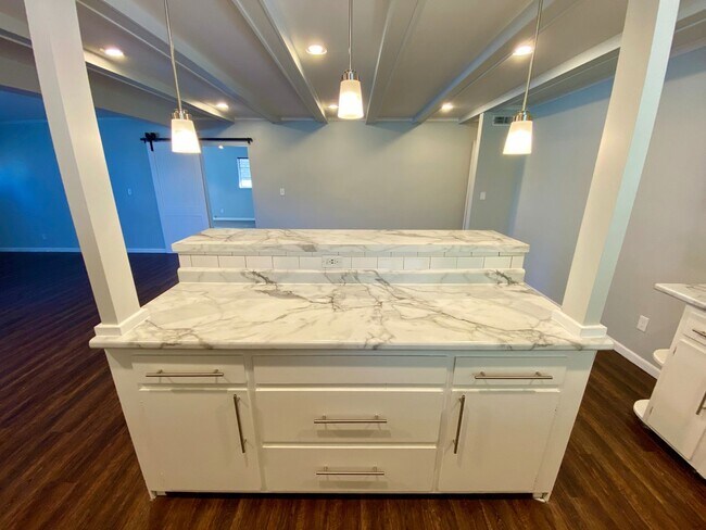 Building Photo - Remodeled Westgate Home with Attached Prof...