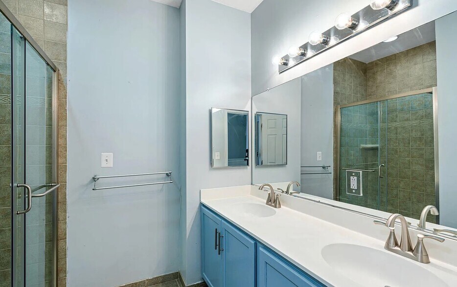 Building Photo - 1333 N 32nd St