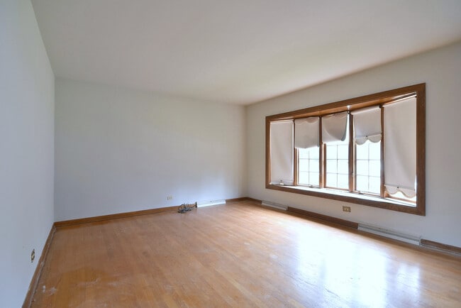 Building Photo - 8006 W Courtland Ave