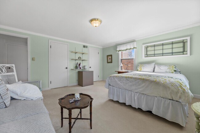 Building Photo - 5457 N Berkeley Blvd