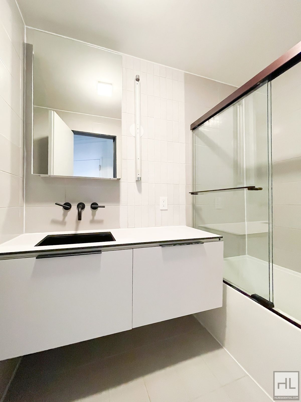 Building Photo - 3 PLACE / 2-Bed 1-Bath