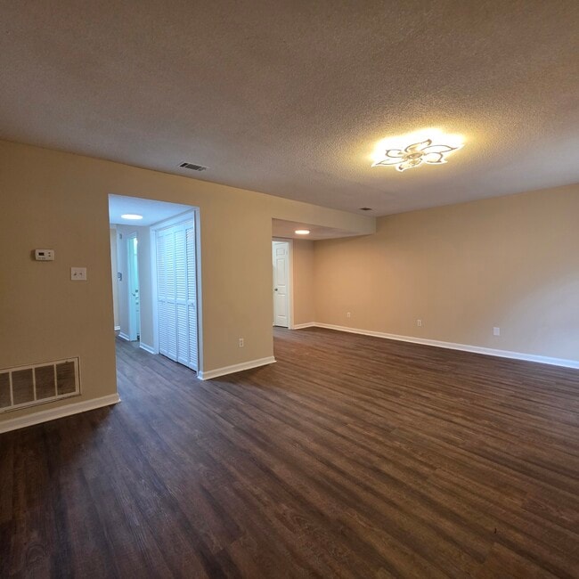 Building Photo - 1900 Buck Ln