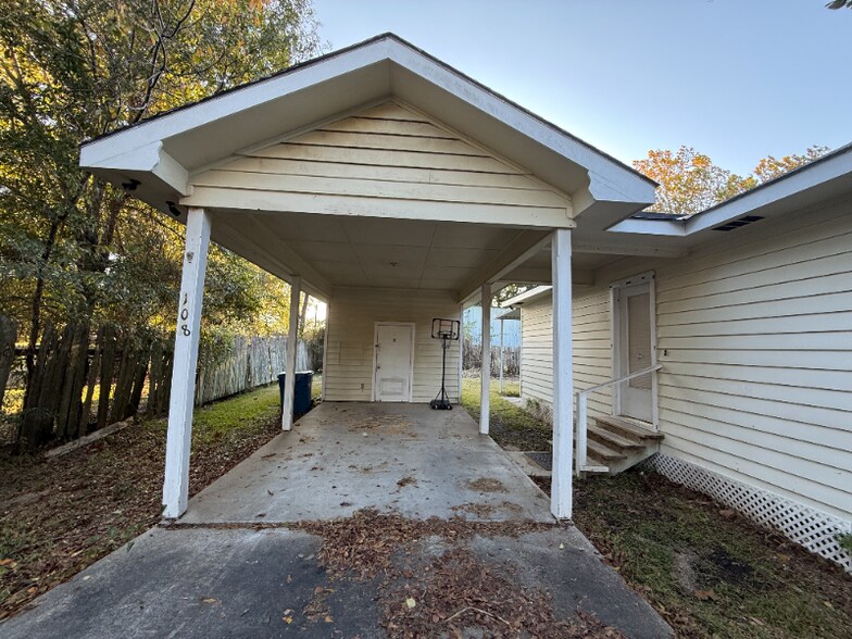 Building Photo - 108 Pillette Rd