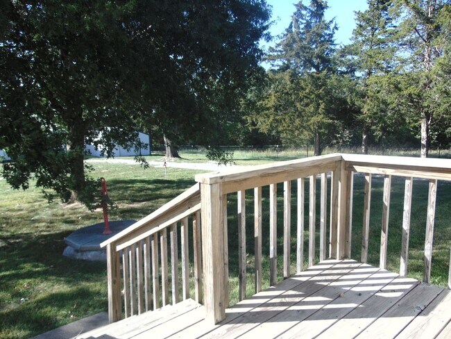 Building Photo - Fayette Family Farm House!