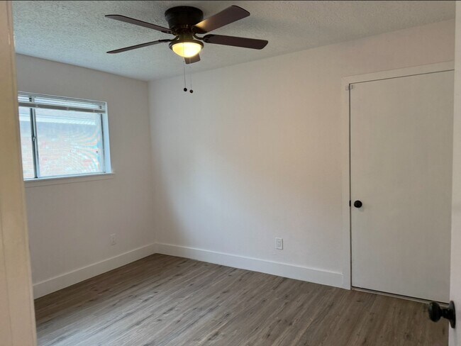 Building Photo - 16814 Barcelona Dr