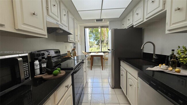 Building Photo - 3309 Bridgewood Dr