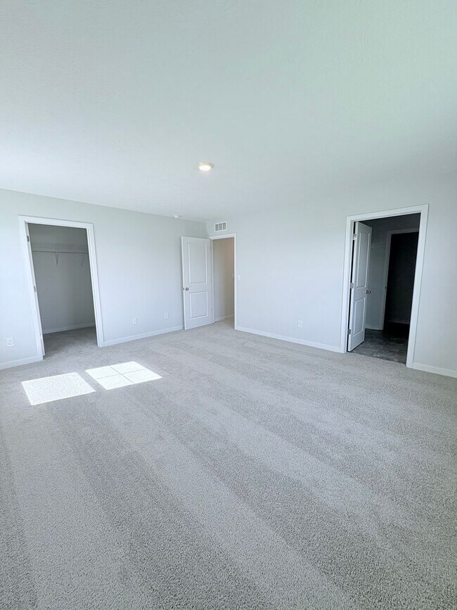 Building Photo - New Build 4-bedroom, 2.5-bath, Pet Friendl...