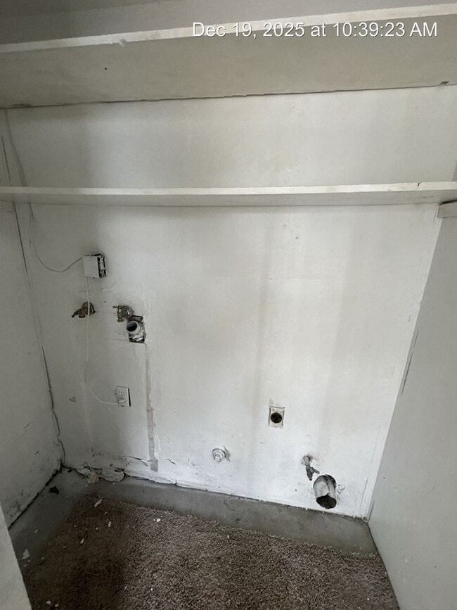 Building Photo - 3811