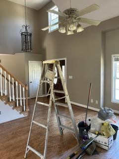Building Photo - 423 Trenton Ln