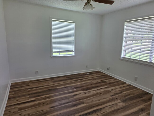 Building Photo - 1411 Martin St