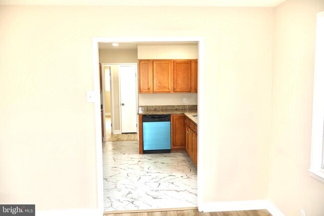 Building Photo - 147 Deacon Rd