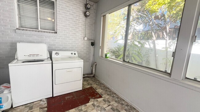 Building Photo - 2583-2585 S 700 E