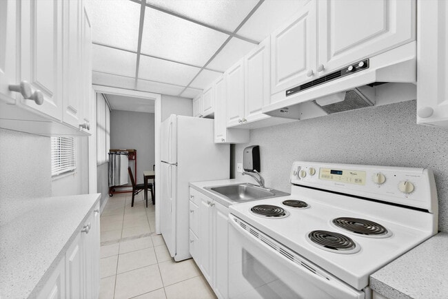 Building Photo - 1200 S Ocean Blvd