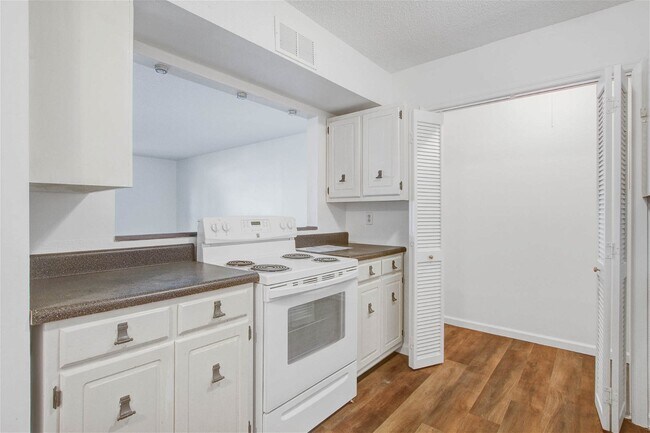 Primary Photo - 2150 Spoleto Lane Apt #B3, North Charlesto...