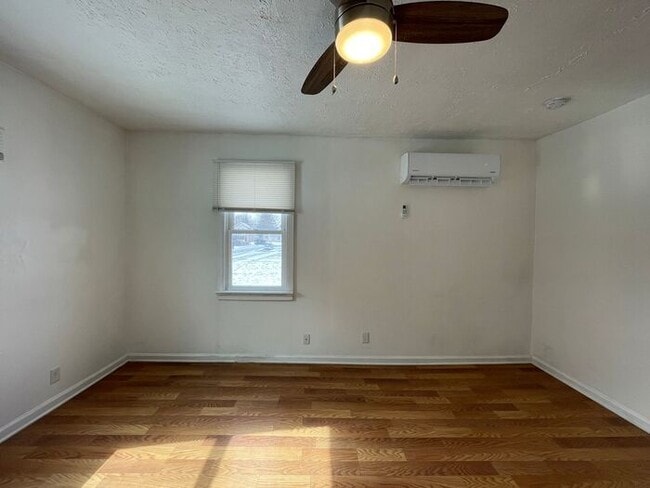 Building Photo - Charming 1-Bedroom Home in a Convenient Lo...
