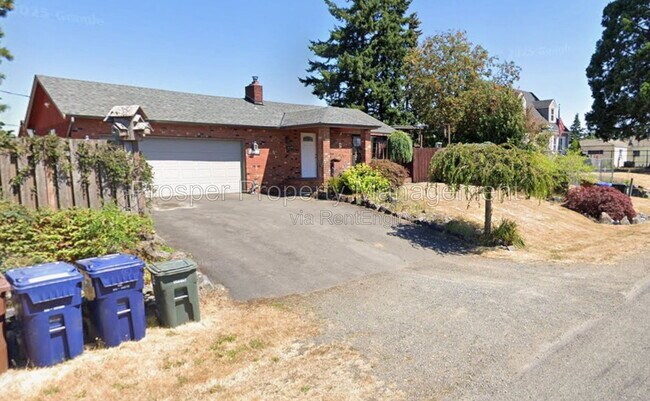 Building Photo - 1323 S 35th St