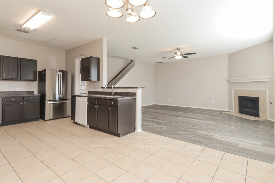 Building Photo - 2104 Aster Trail