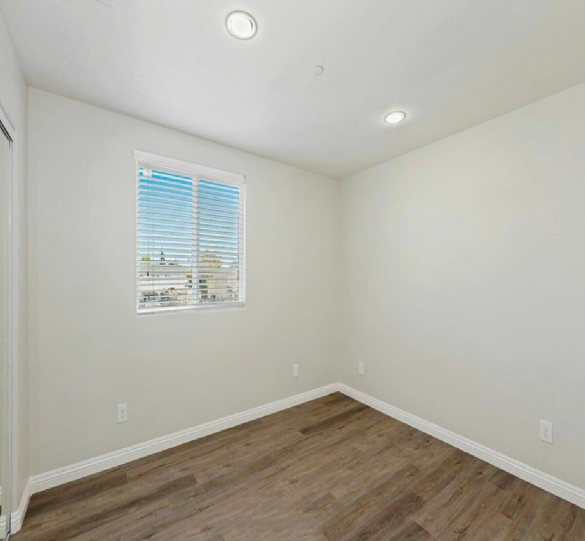 Building Photo - 10306 S Main St