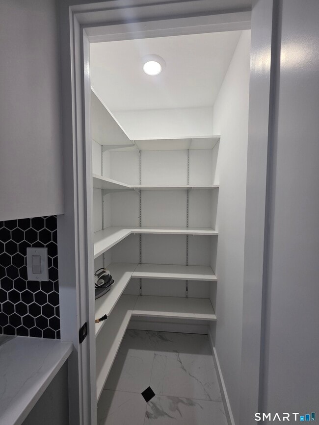 Building Photo - 417 Poplar St