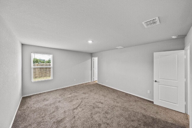 Building Photo - Welcome to Your New Home! Enjoy Free Rent!...