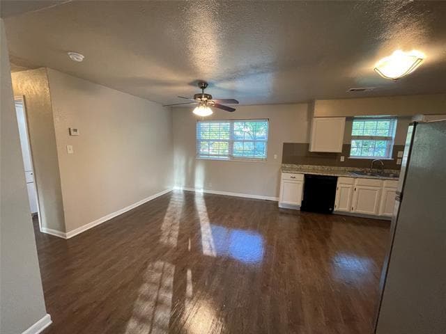 Building Photo - 712 SW Sunnybrook Dr