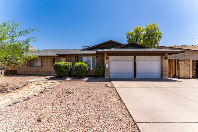 Building Photo - 5409 S Hazelton Ln