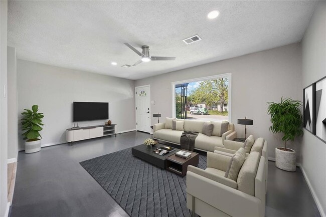 Building Photo - 5206 Willow Glen Dr