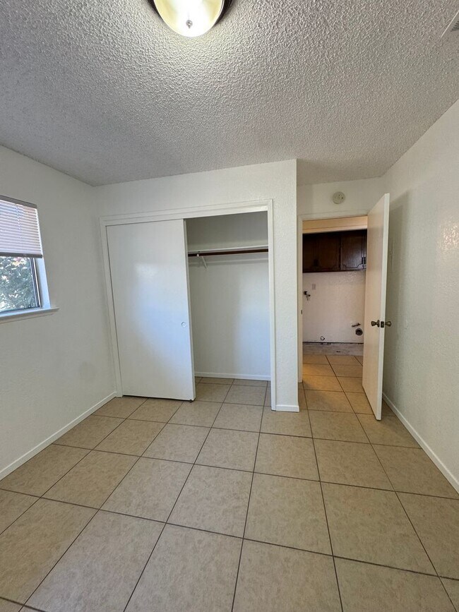 Building Photo - 2962
