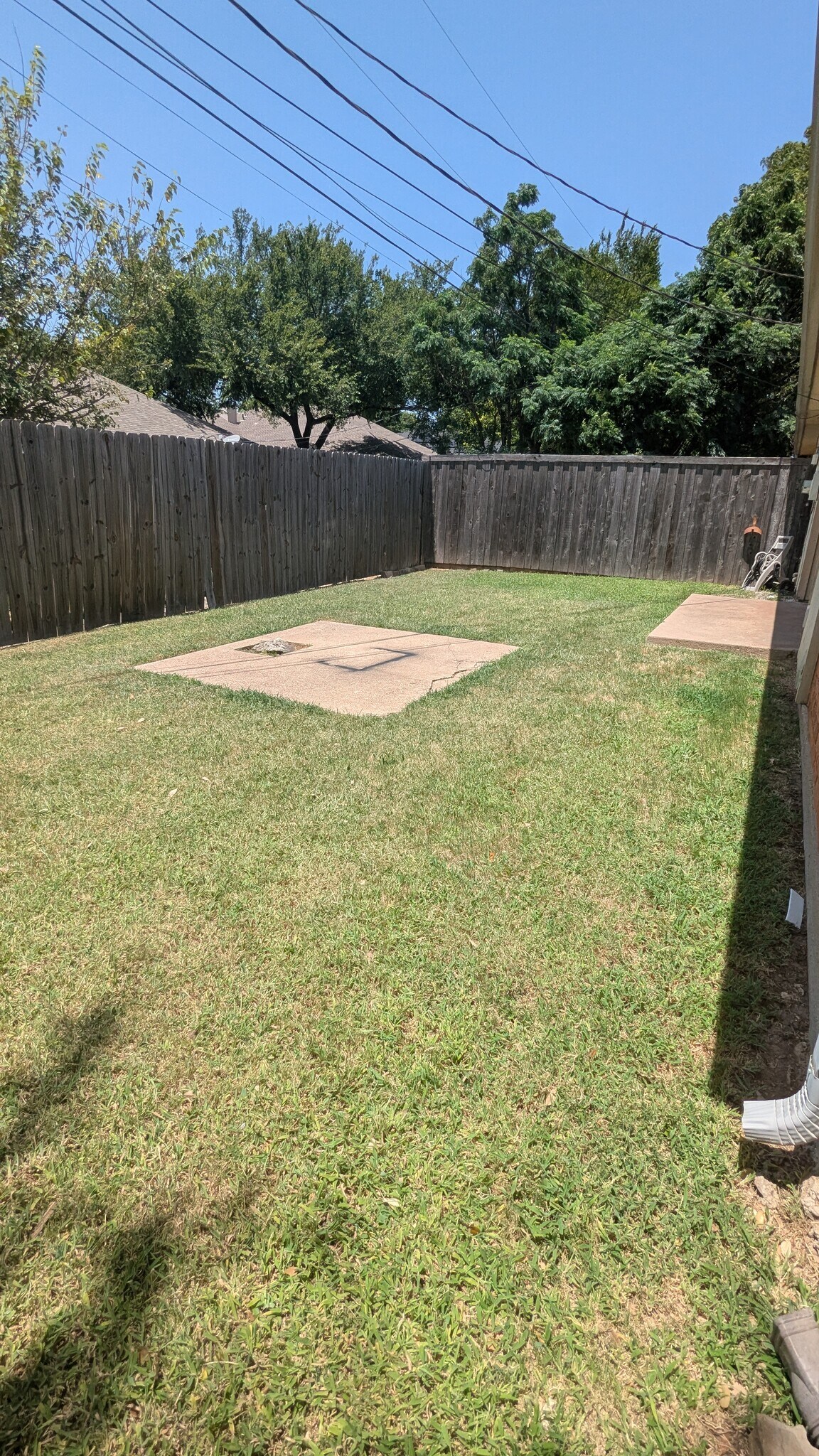 Building Photo - 711 Hillcrest Ct
