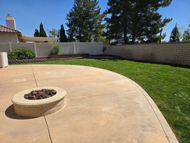 Building Photo - Crowne Hill 3 Bedroom Home