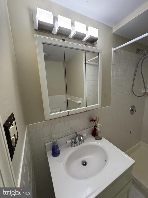 Building Photo - 9253 Bailey Ln