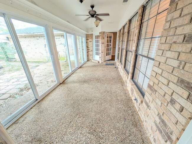 Building Photo - Spacious Pleasant Grove Home available for rent!