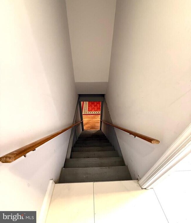 Building Photo - 701 N Vermont St