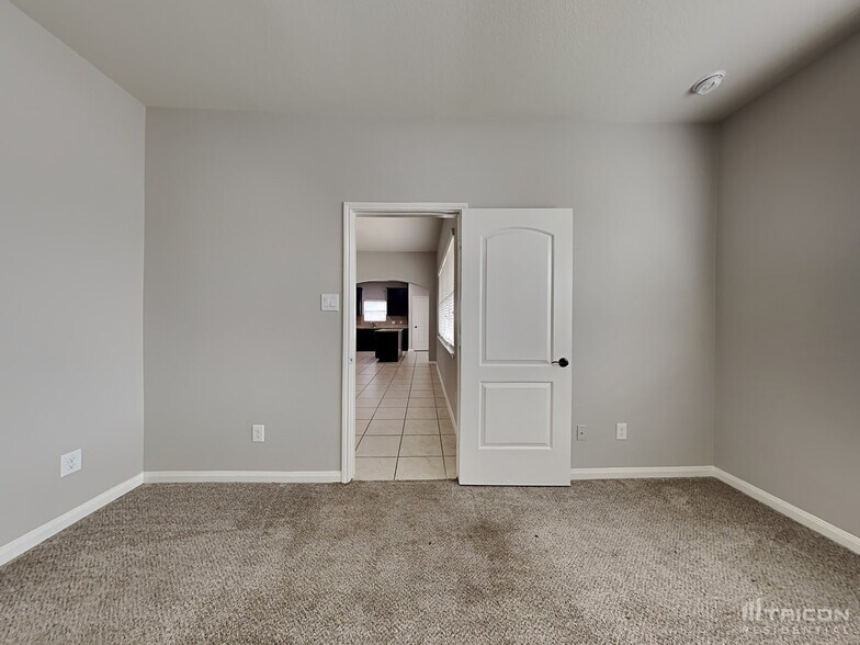 Building Photo - 7627 Daisy Port Ln