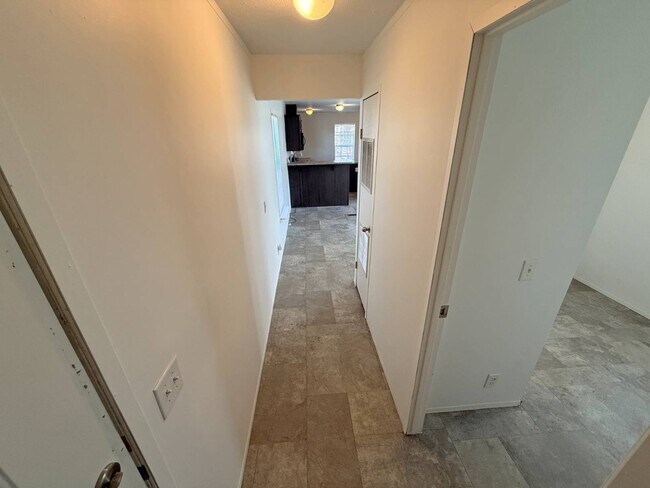 Building Photo - 2501 N Apperson Way