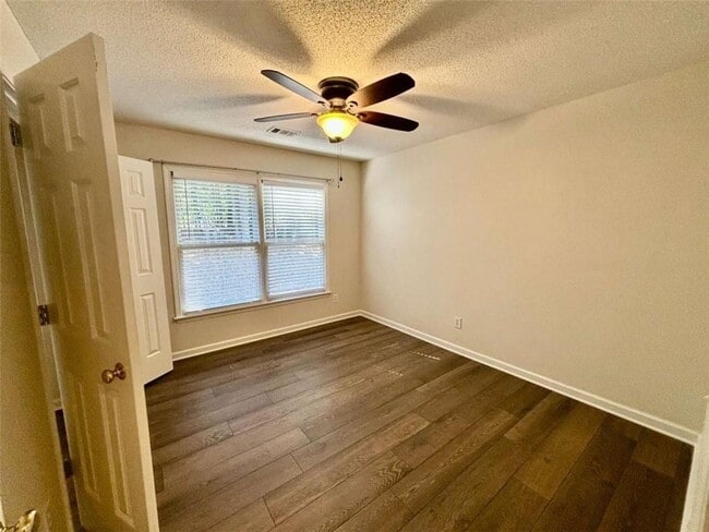 Building Photo - 10920 Glenbarr Dr