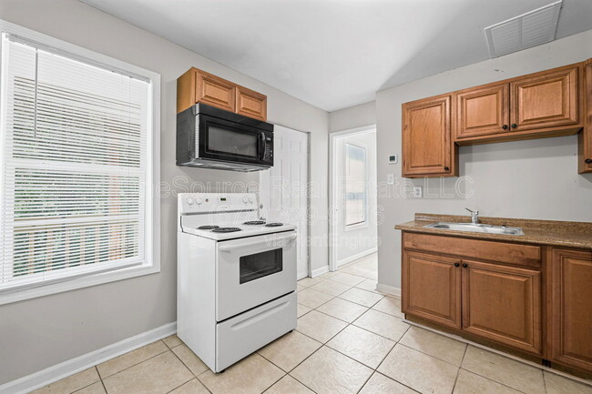 Building Photo - 4211 Crestside Rdg SW