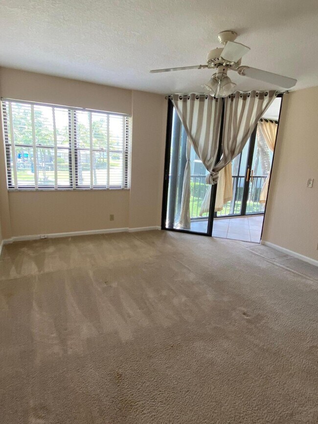 Building Photo - 123 Bay Colony Dr N