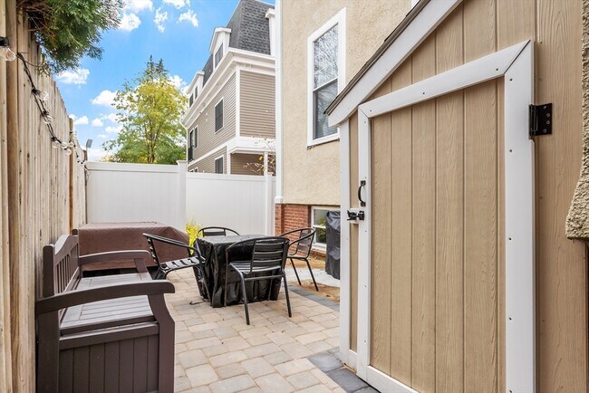 Building Photo - 99 Essex St