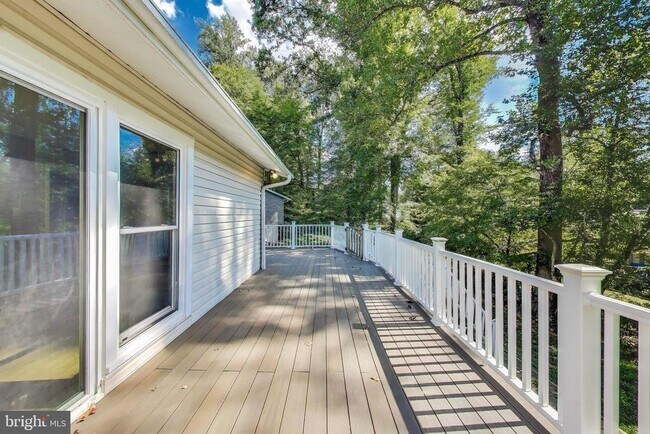 Building Photo - 5406 Parkvale Terrace