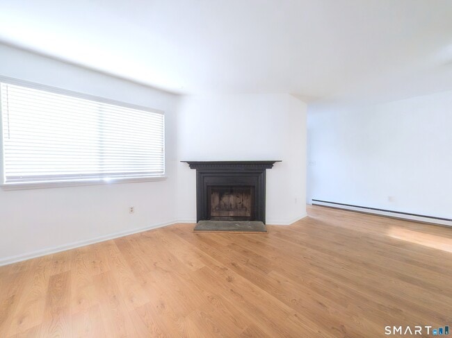 Building Photo - 8 Rose Ln