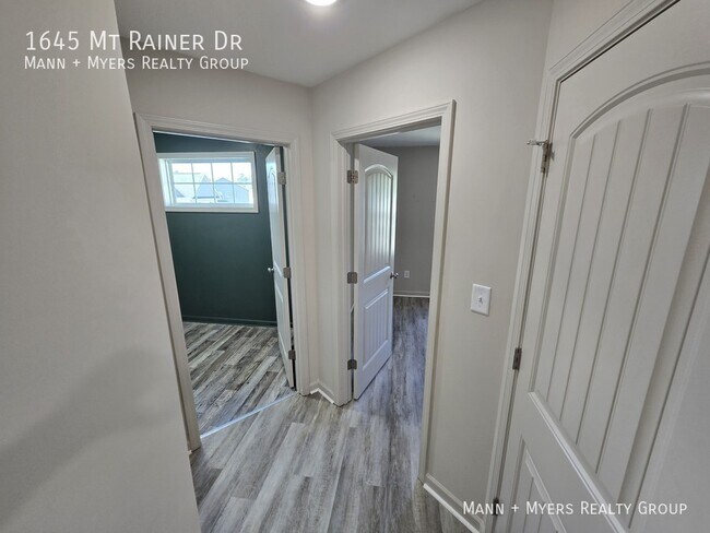 Building Photo - 1645 Mount Rainer Dr