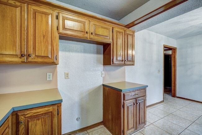 Building Photo - 4 Bed 2 Bath in Moore School District