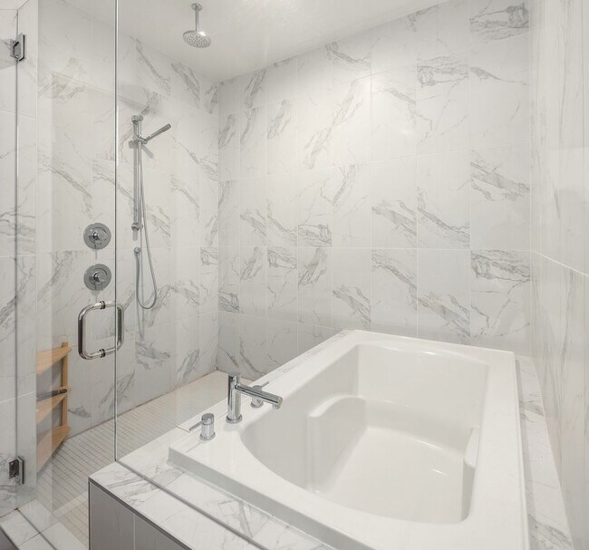 Building Photo - North Beacon Hill Townhome Living!