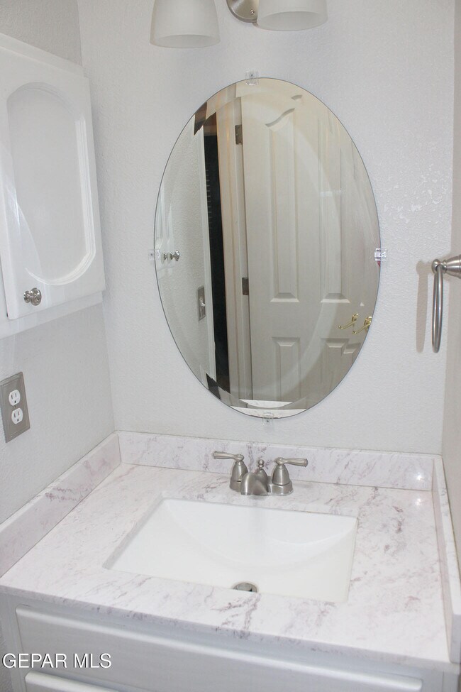 Building Photo - 221 Cloud Song E