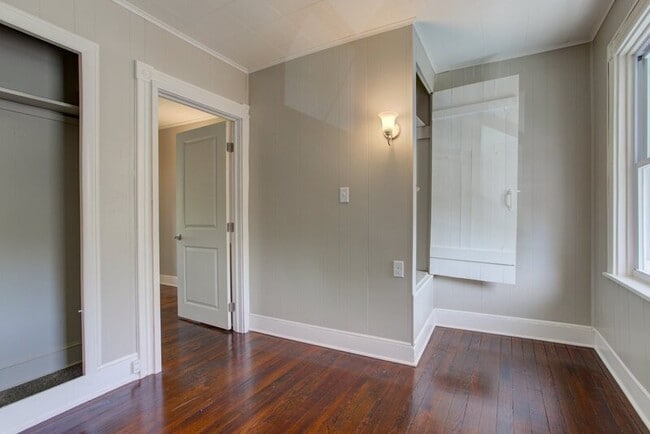 Building Photo - 707 W Vine St