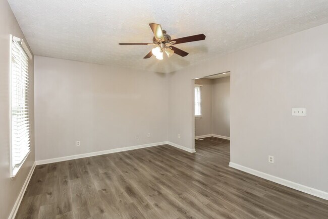 Building Photo - 4067 Keheley Glen Dr