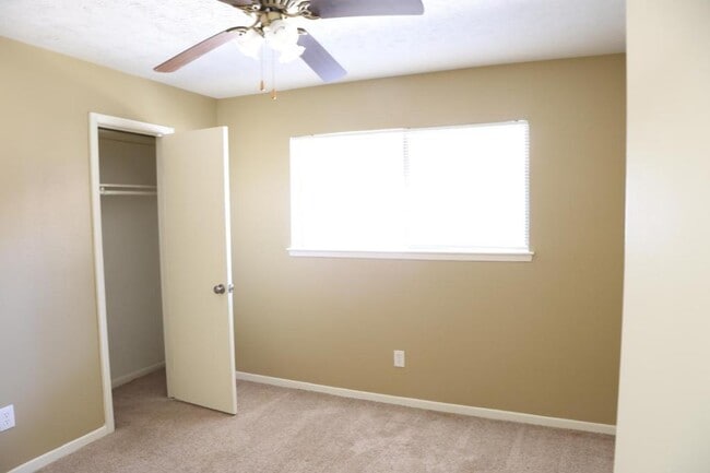 Building Photo - 2215 Silver Falls Dr