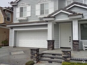 Building Photo - 2 weeks free rent. Detached 4 Bedroom Home...