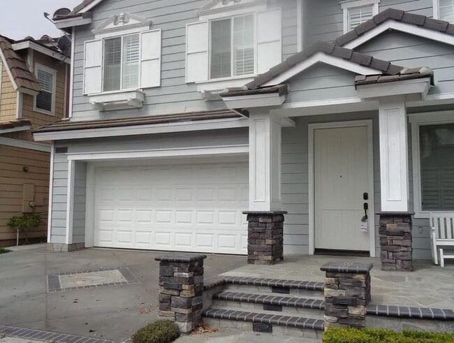 Primary Photo - 2 weeks free rent. Detached 4 Bedroom Home...